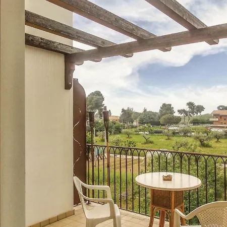 Apartament Two-bedroom In Cologna Spiaggia